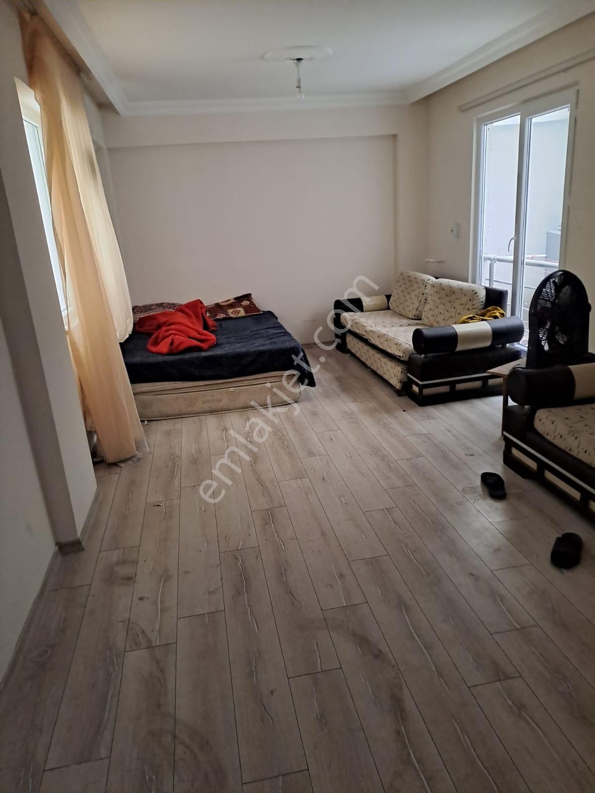 Karacaibrahim Mah. 5 Yıllık Bina 1+1 Kapalı Mutfak Satılık Daire