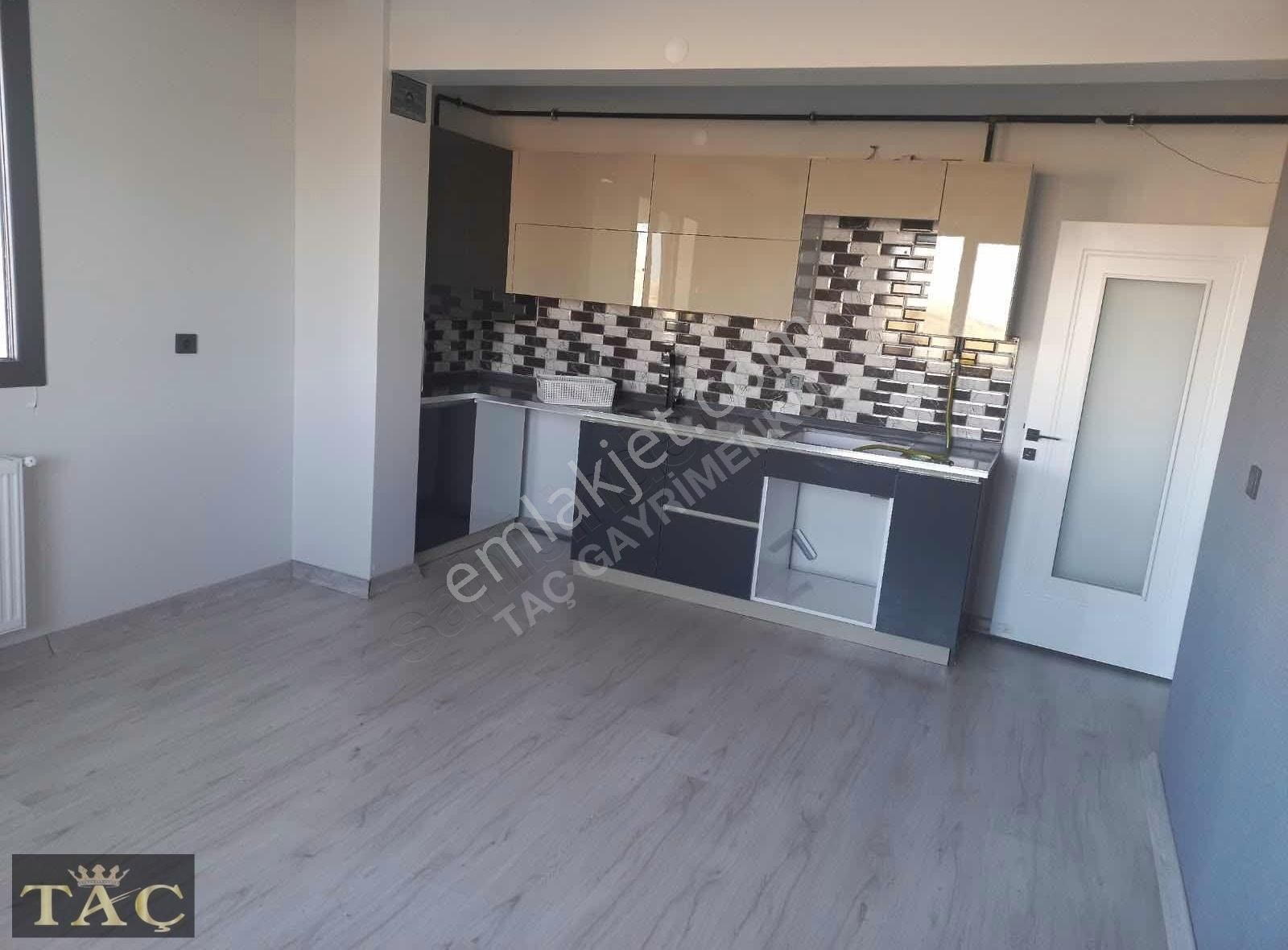 Taç Gayrimenkulden Yukarı Çöşnükte 2+1 Kiracılı Uygun Daire