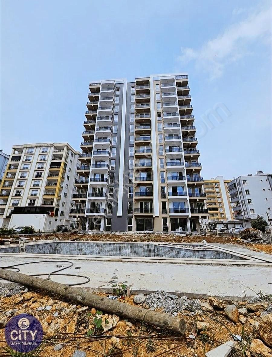 Erdemli Merkez Eron Consept Havuzlu Geniş Peyzajlı Satılık 1+1