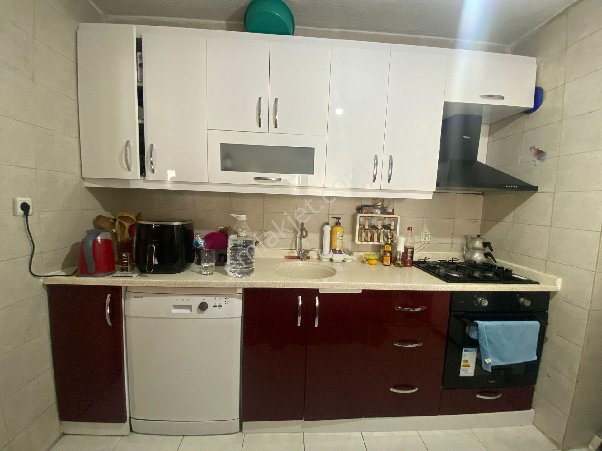 Saim Çıkrıkçı Cad. Üstünde Arakat Asansörlü 2+1 Satılık Daire