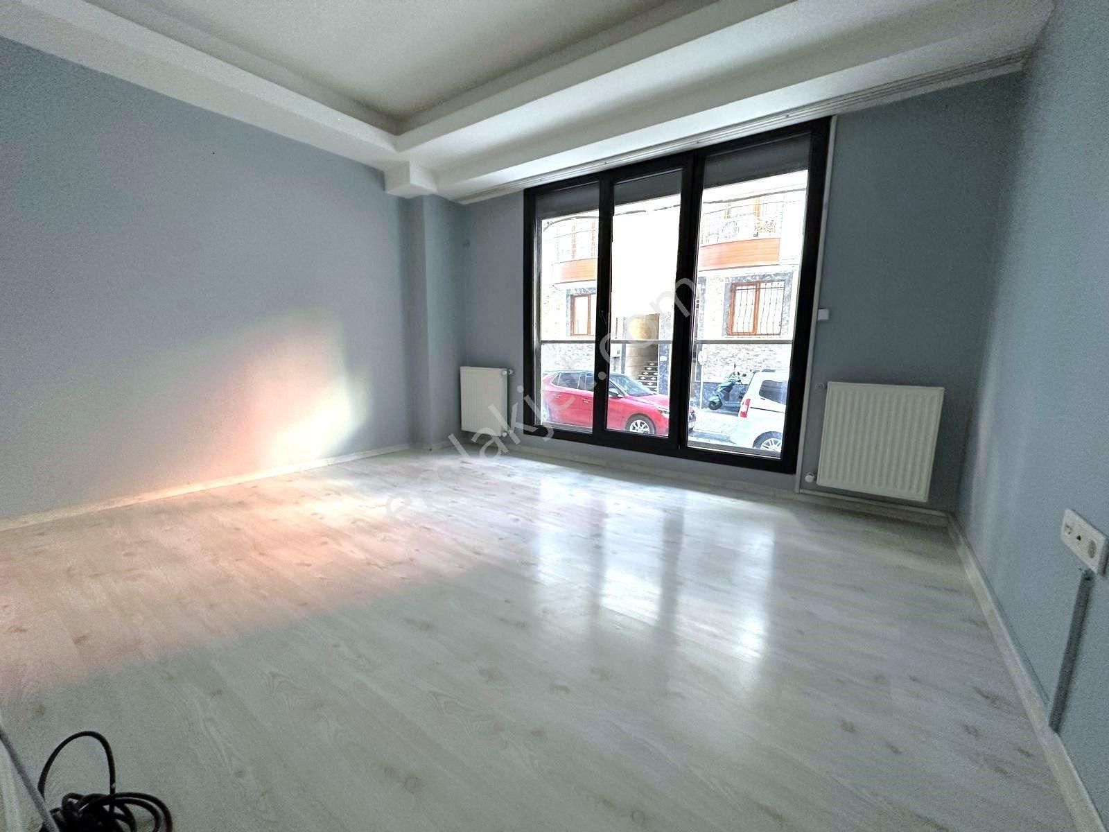 Loft'tn Sefaköy Merkezde 2+1 Yüksek Giriş Balkonlu Kiralık Daire