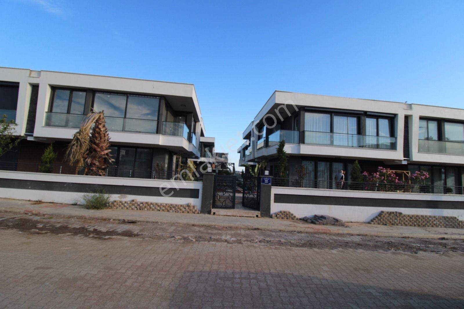 Yuvakurdan Aydın Didim Efeler 3+1 Havuzlu Lux Sıtede 3+1 Vılla