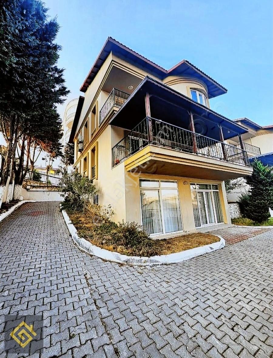 Kuşadası Kadınlar Denizinde Tek Müstakil Villa