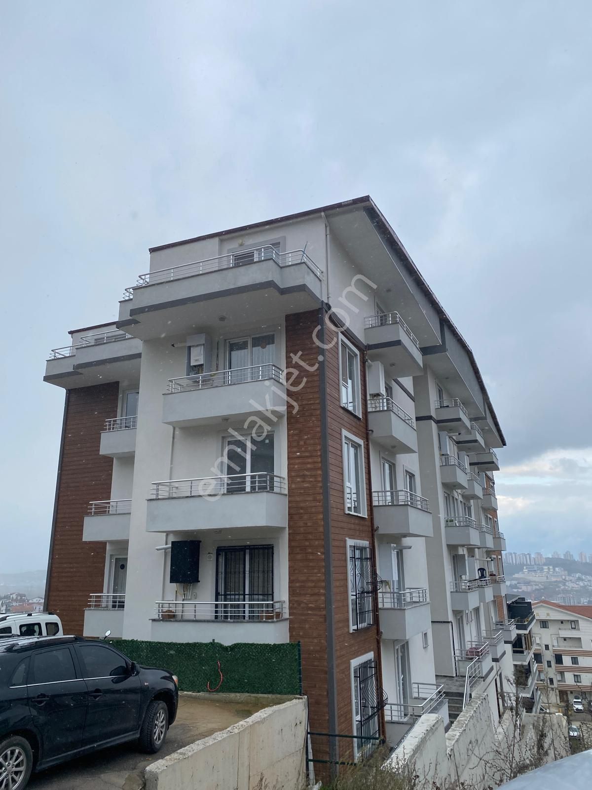 İzmit Gündoğdu Boğazova Caddesi Şehir Hastanesi Karşısı