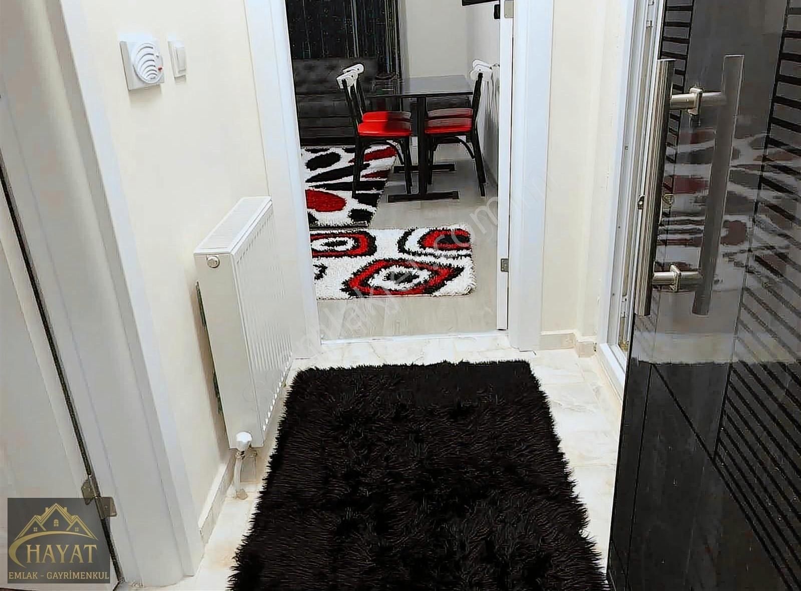 Hayat Gayrimenkulden Güreş Caddesinde Satılık 1+1 Daire