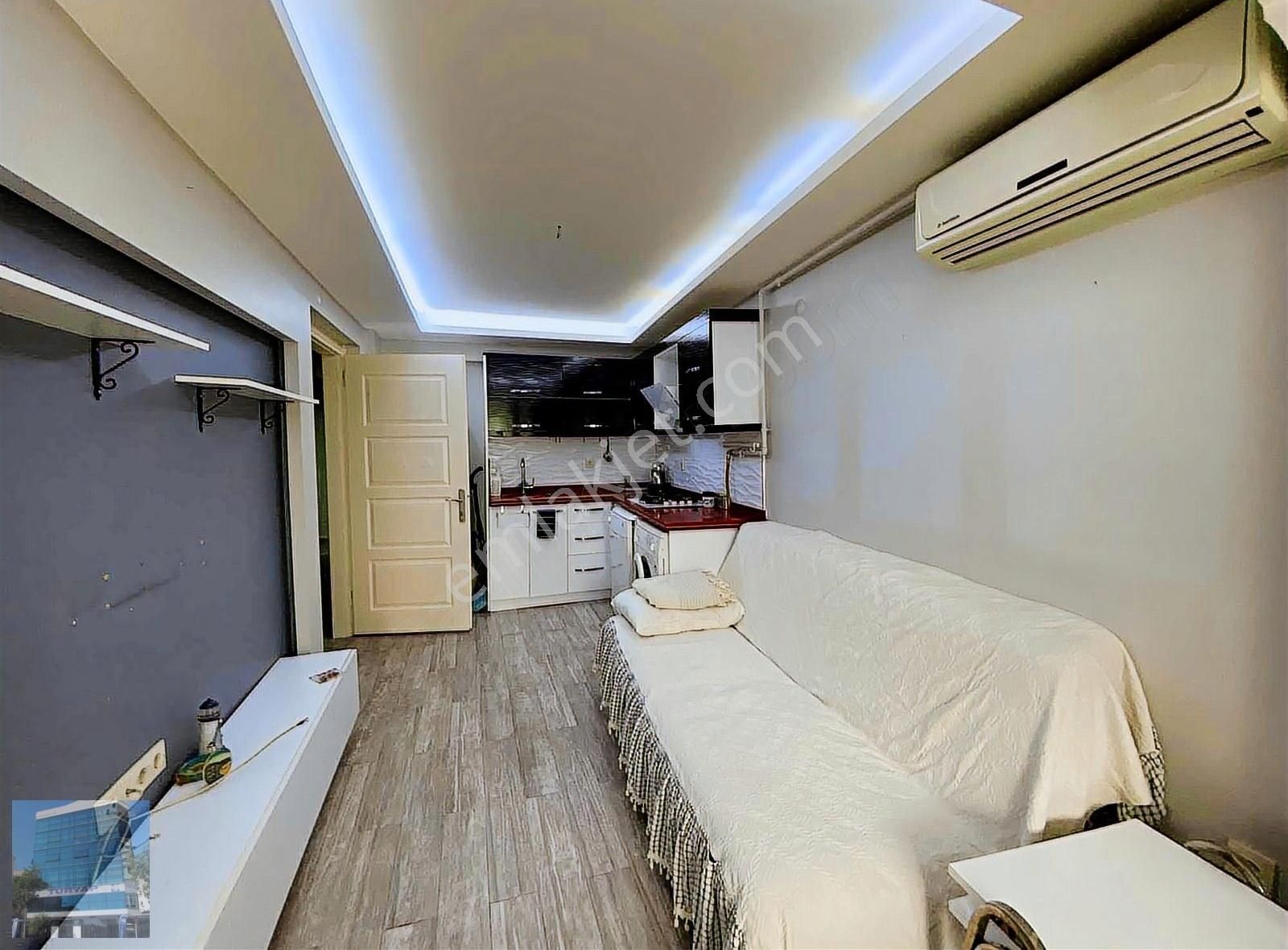 Karşıyaka'da Adliye Arkasında Kiralık 1+1 Eşyalı Daire