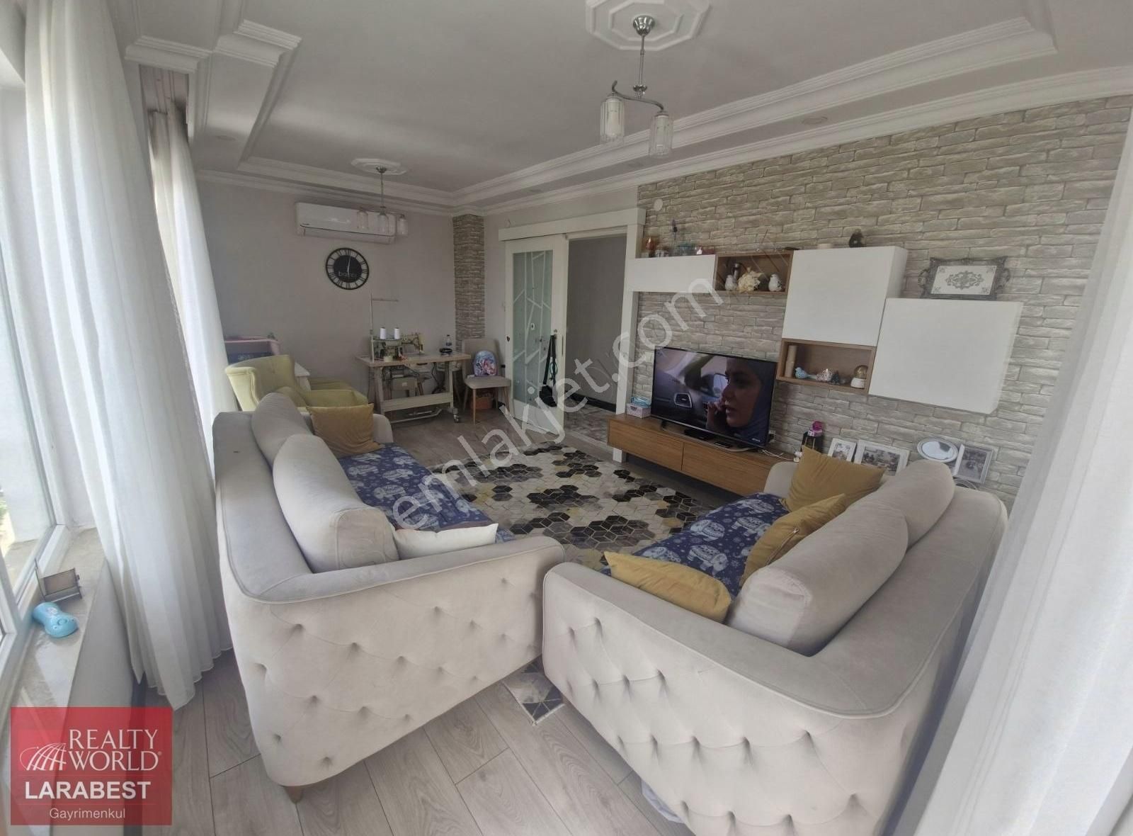 Realty World Kızılarık Caddesine 400m Mesafede Satılık 2+1 Daire