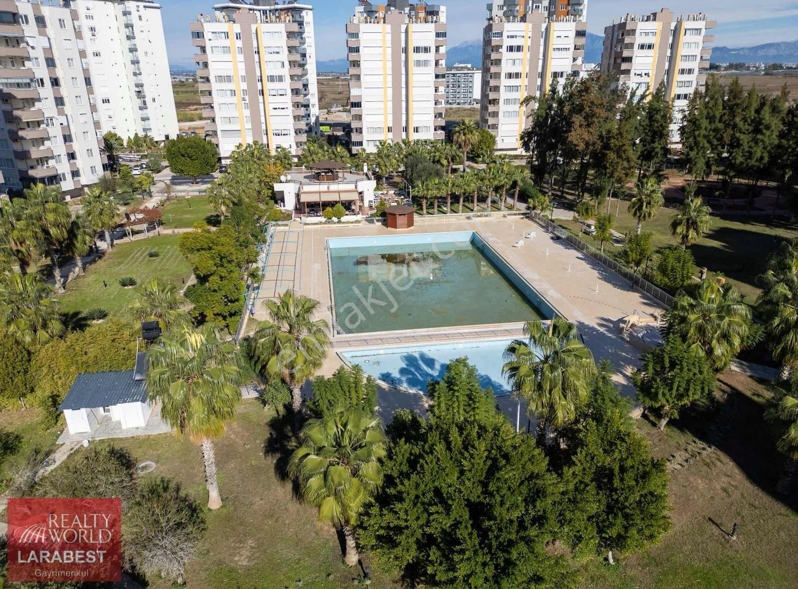Berrin Kavcar'dan Kundu Acısu Sitesinde Satılık Doğalgazlı Daire