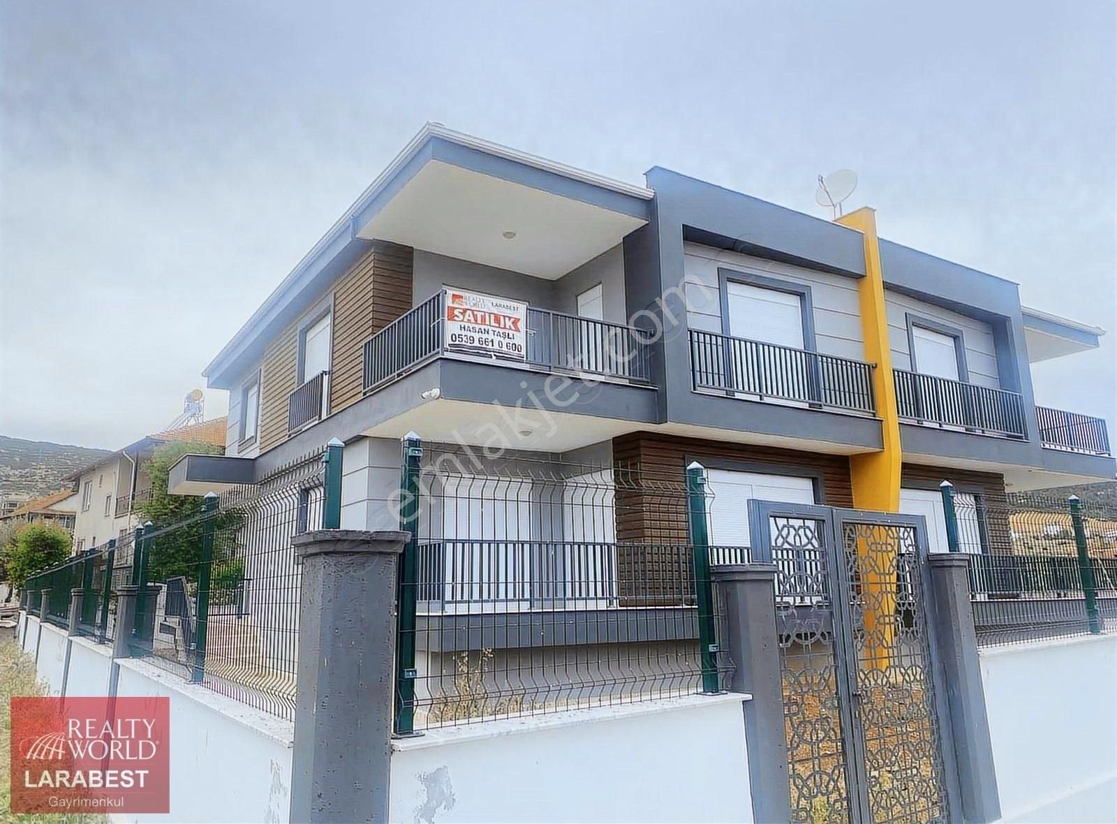 Korkuteli'nde 4+1 Satılık Villa