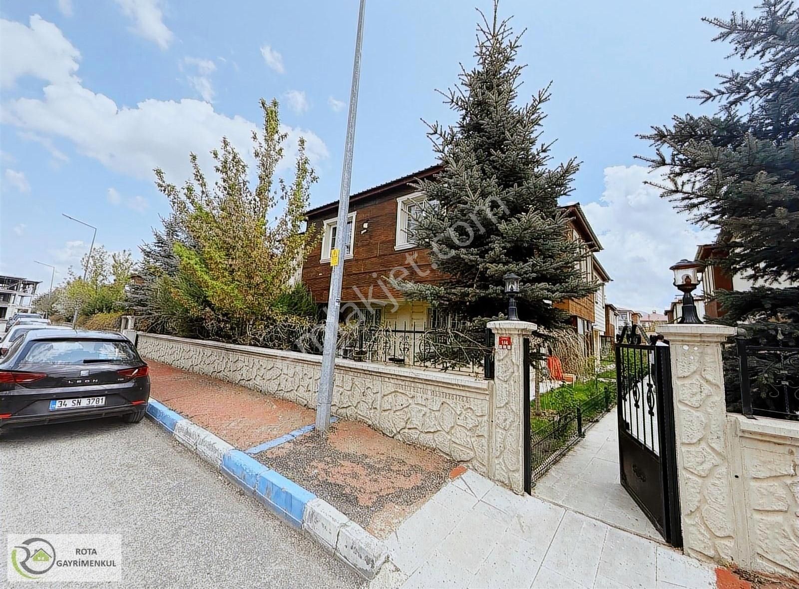 Rota Gm'den Aziziye'de Satılık 5+1 Lüks Villa