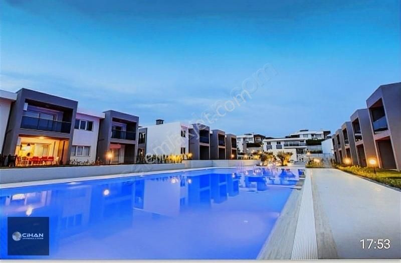 Kuşadası Kadınlar Denizinde Satılık Daire