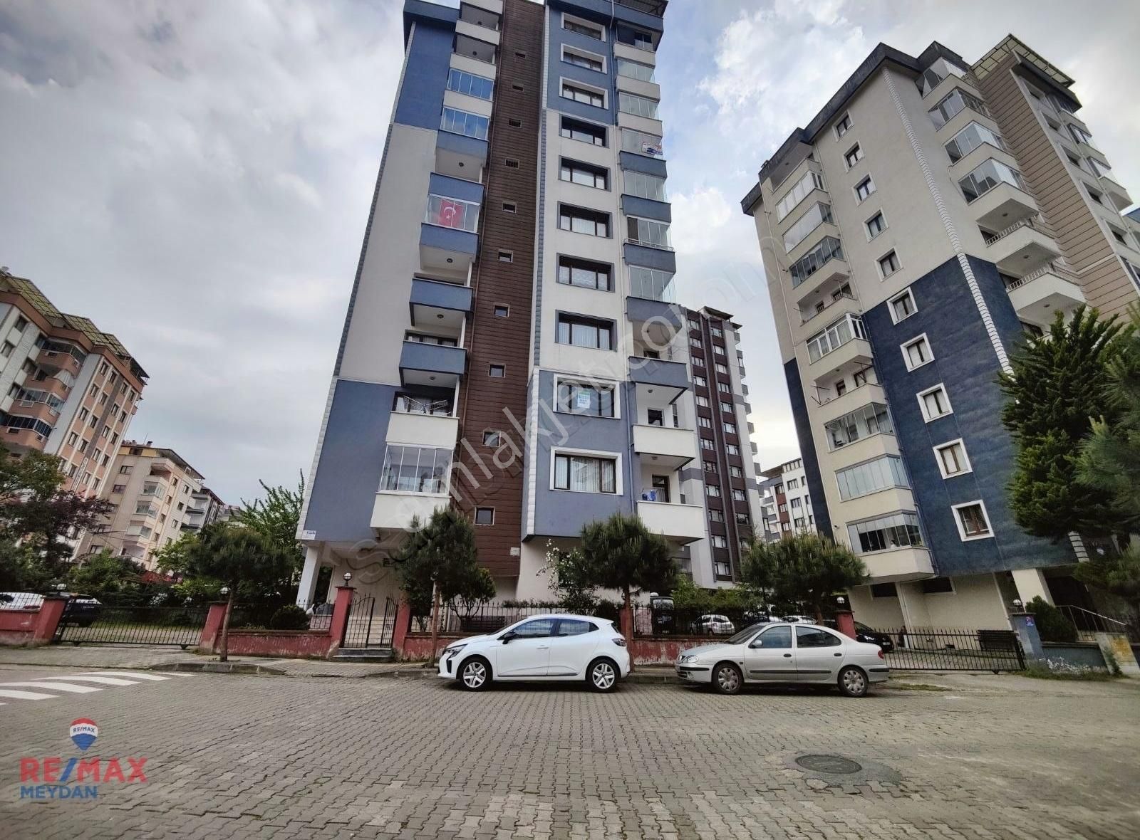 Söğütlü Mahallesi Site İçi Ana Yola Yakın 3+1 Kiralık Daire