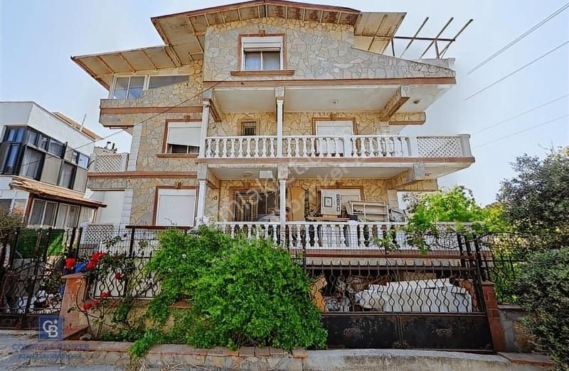 Urla Kalabakta Deniz Manzaralı 4+1 Triplex Villa