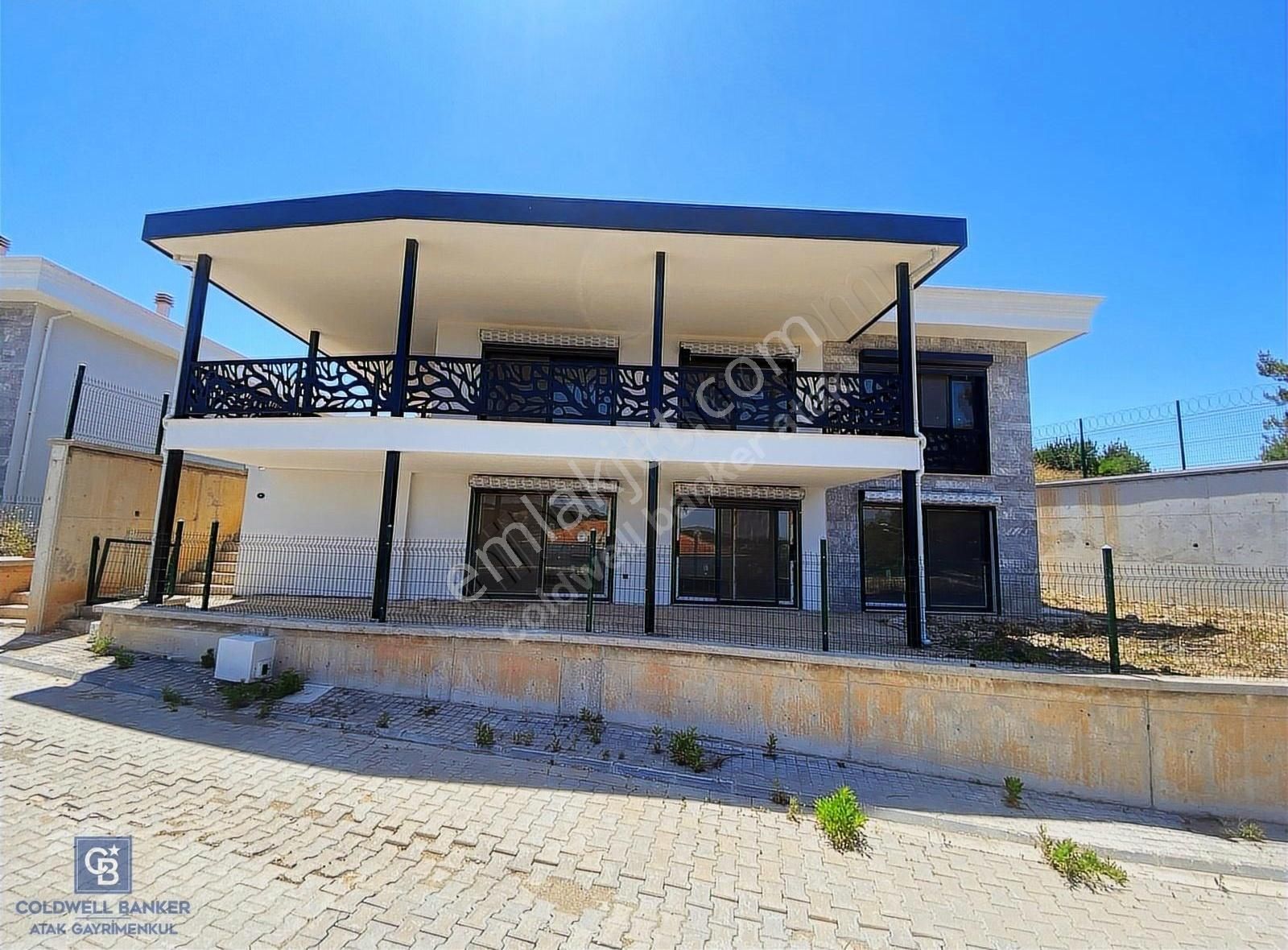 Urla'da Deniz Manzaralı Değerinin Altında Satılık Lüks Villa5+1