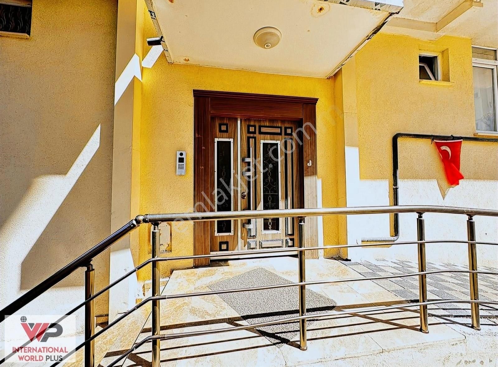 Word Plus'dan Piazza Ve Metroya Yakın 1+1,5 Satılık Boş Daire