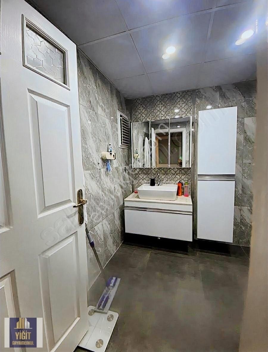 Beyaz Evlerde 3+1 Göl Manzaralı Doğalgaz-kombi Satılık Daire