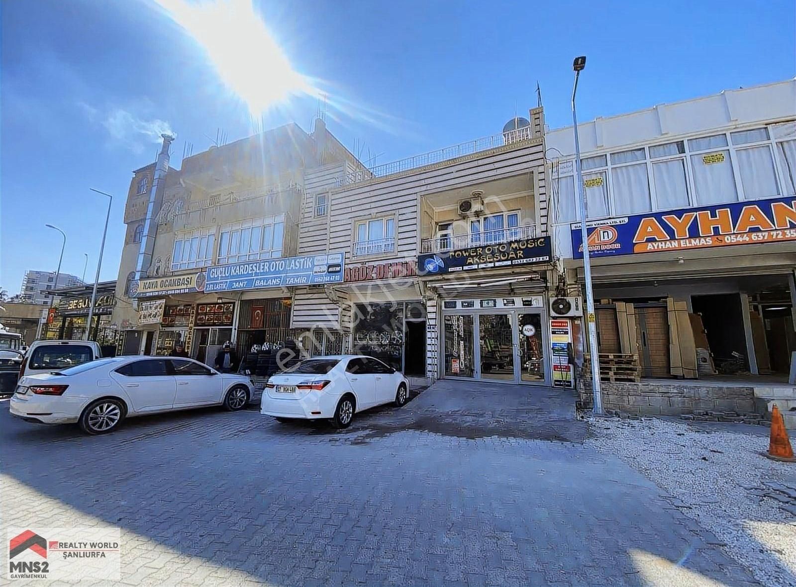 Realty World Mns 2 Ahmet'ten Osm Kavşağında Satılık Dükkan