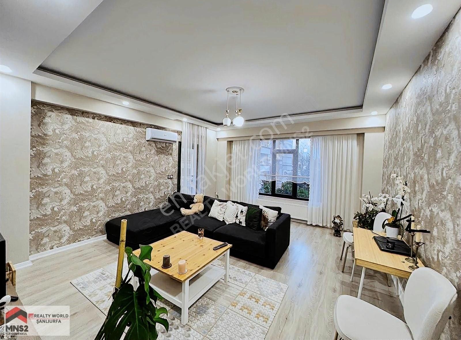 Realtyworld Şahin Öncelden Eşsiz Geniş Bir 2+1