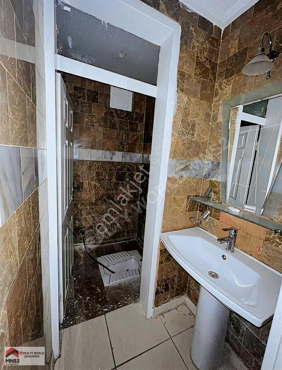 Realty World Mns2mehmetdenmuhteşem Konumda Kiralık Ofis Ve Büro