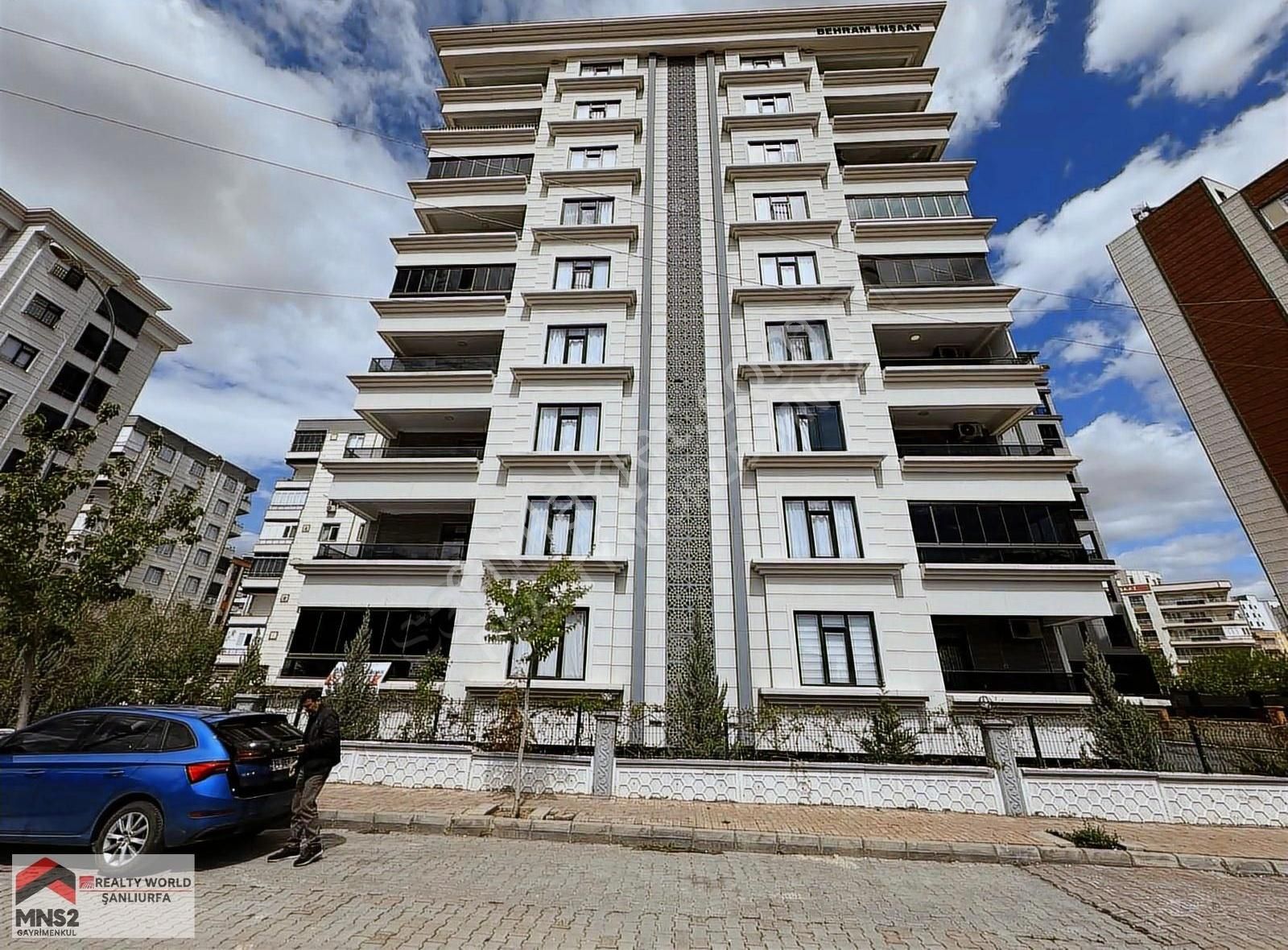 Mns2 Talip'den Park Karşısı Site İçerisinde 4 Odalı Daire