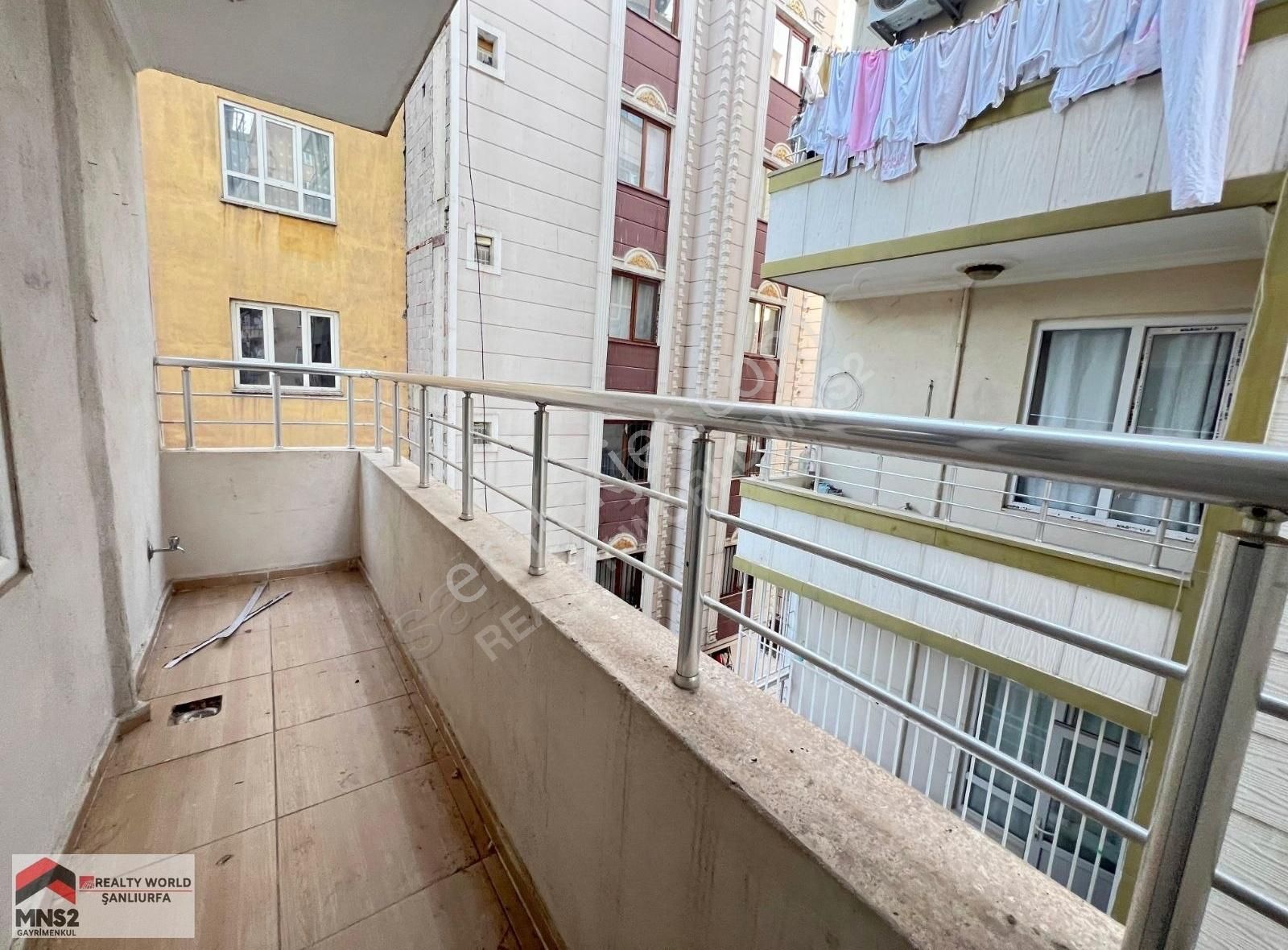 Realty World Mns2 Mehmetden Bahçelievler 3odalı Arakat Satılık