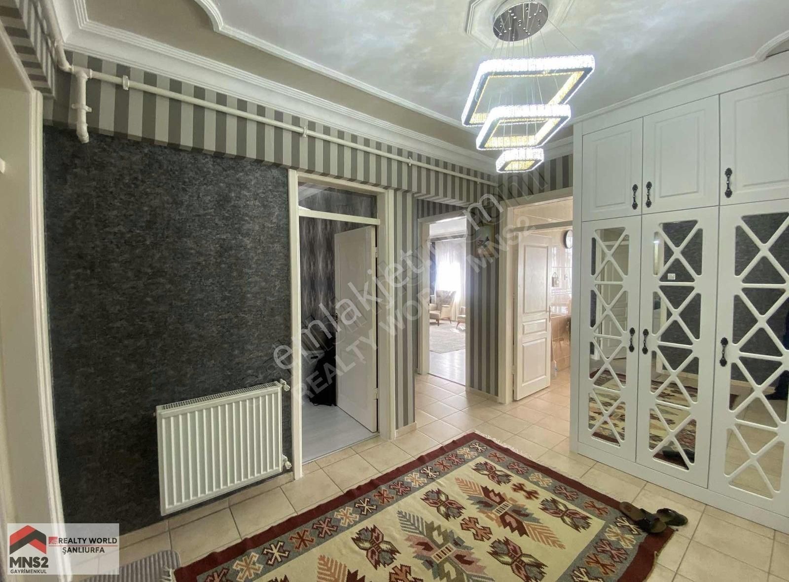 Realty World Mns2 Ahmet Göncü'den Gap Vadisi Kavşağına Yakın 3+1