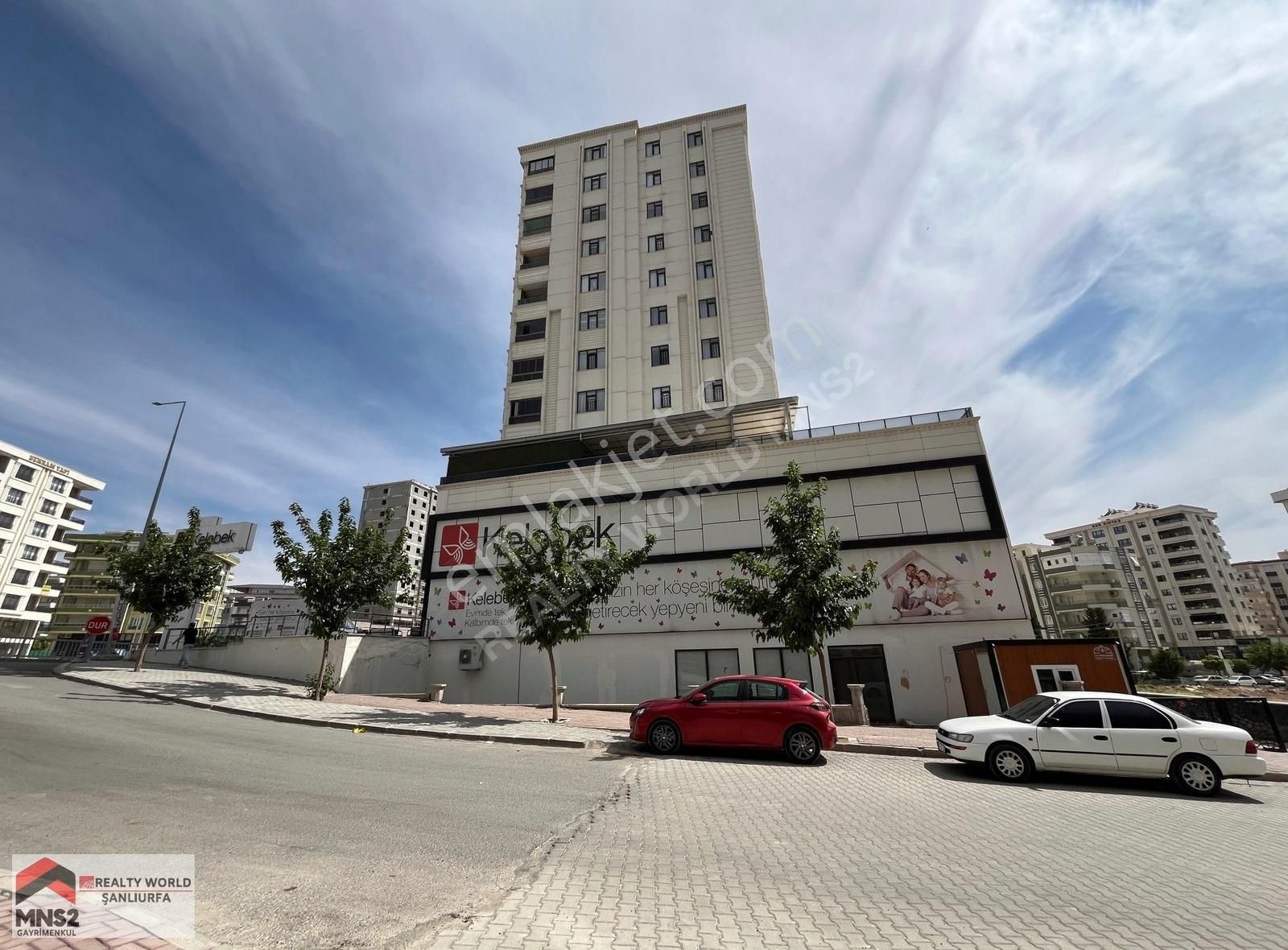 Realty World Mns2 Diyarbakır Yolu Üzerinde Satılık 4+1 Dev Daire