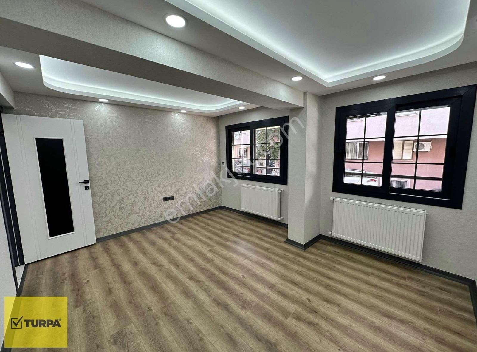 Turpa Balçovadan Bahçeli Lüks Tadilatlı 3+1 Satılık Daire