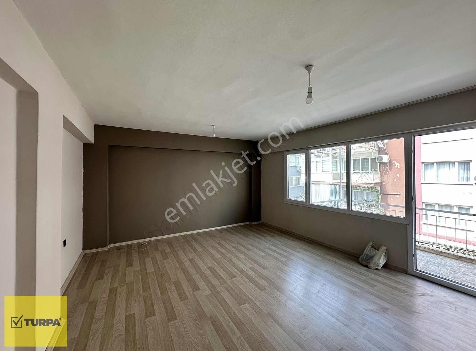 Turpa Balçovadan Ekonomi Üniversitesi Yakını 2+1 Kiralık Daire