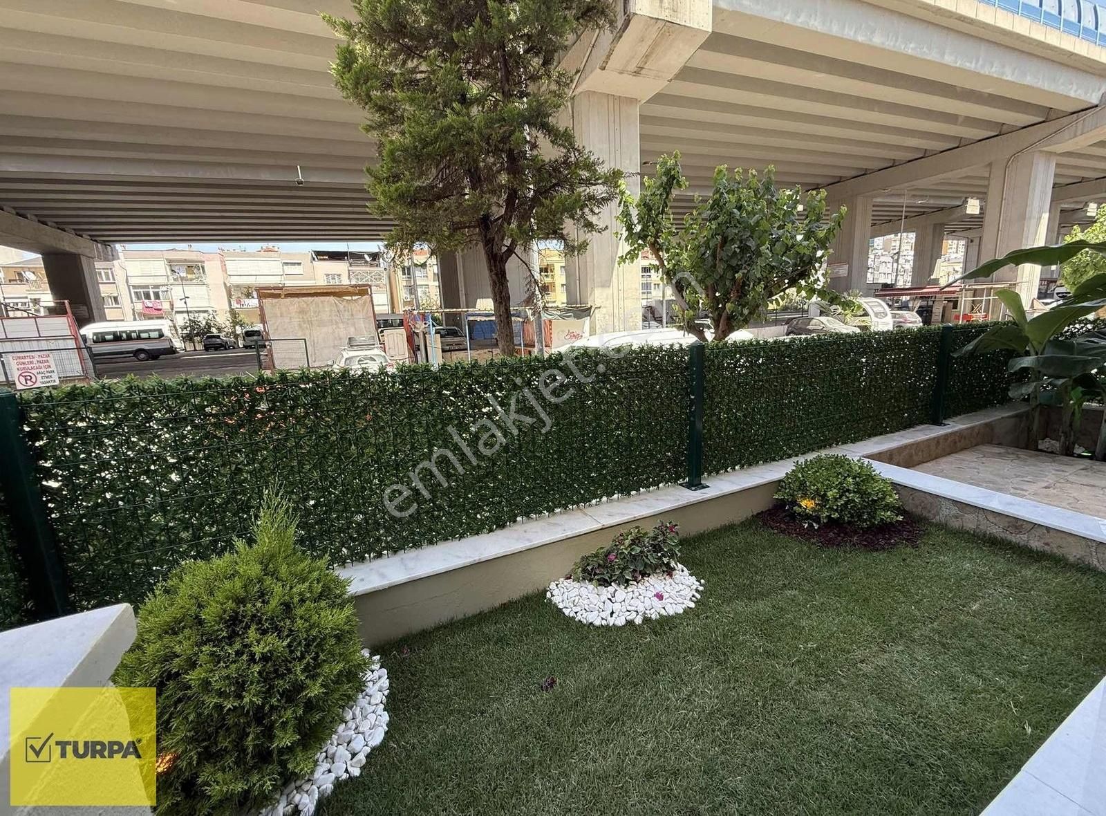 Turpa Balçova'dan Otoparklı 7 Yaşında İstınye Park Yakını 2+1