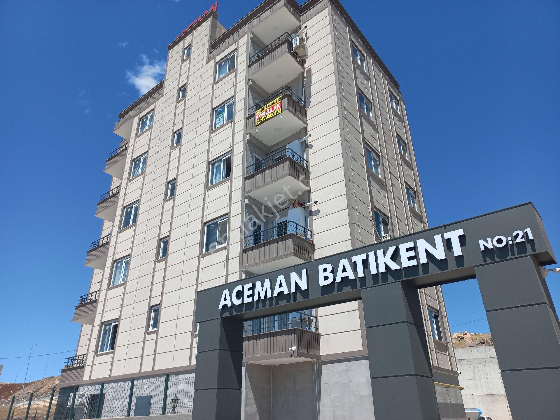 Kültür Emlaktan Karaköprü Batıkent'te Memura 2+1 Kiralık Daire