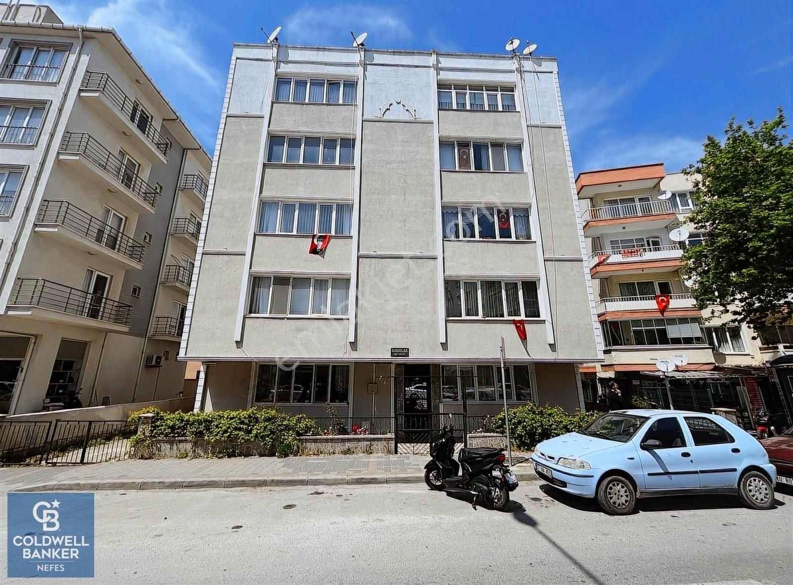Çanakkale Cevatpaşada Cadde Üzeri Arakat Satılık 3+1 Daire