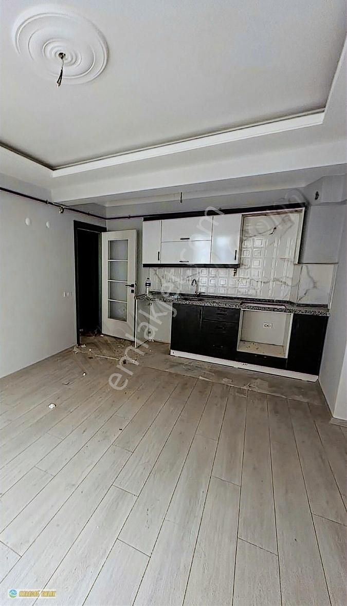 Karadağ Gayrimenkulden Hürriyet Parkı Karşısında 1+1 Boş Daire