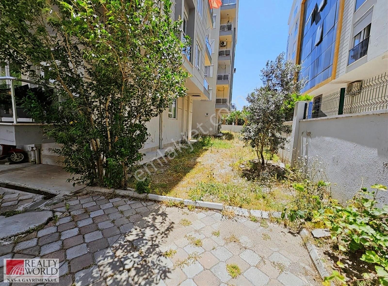 Konyaaltı Hurma Mah.2+1 Arakat Satılık Daire