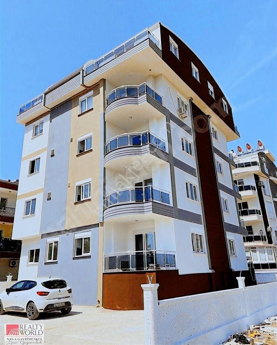 Döşemealtı Yeniköy Mahallesinde Satılık 2+1 Daire