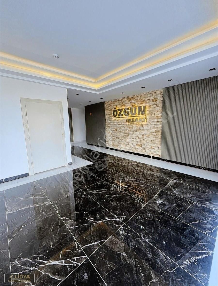 Mersin Arpaçbahşiş'de Deniz Manzaralı Havuzlu 1+1 Yazlık