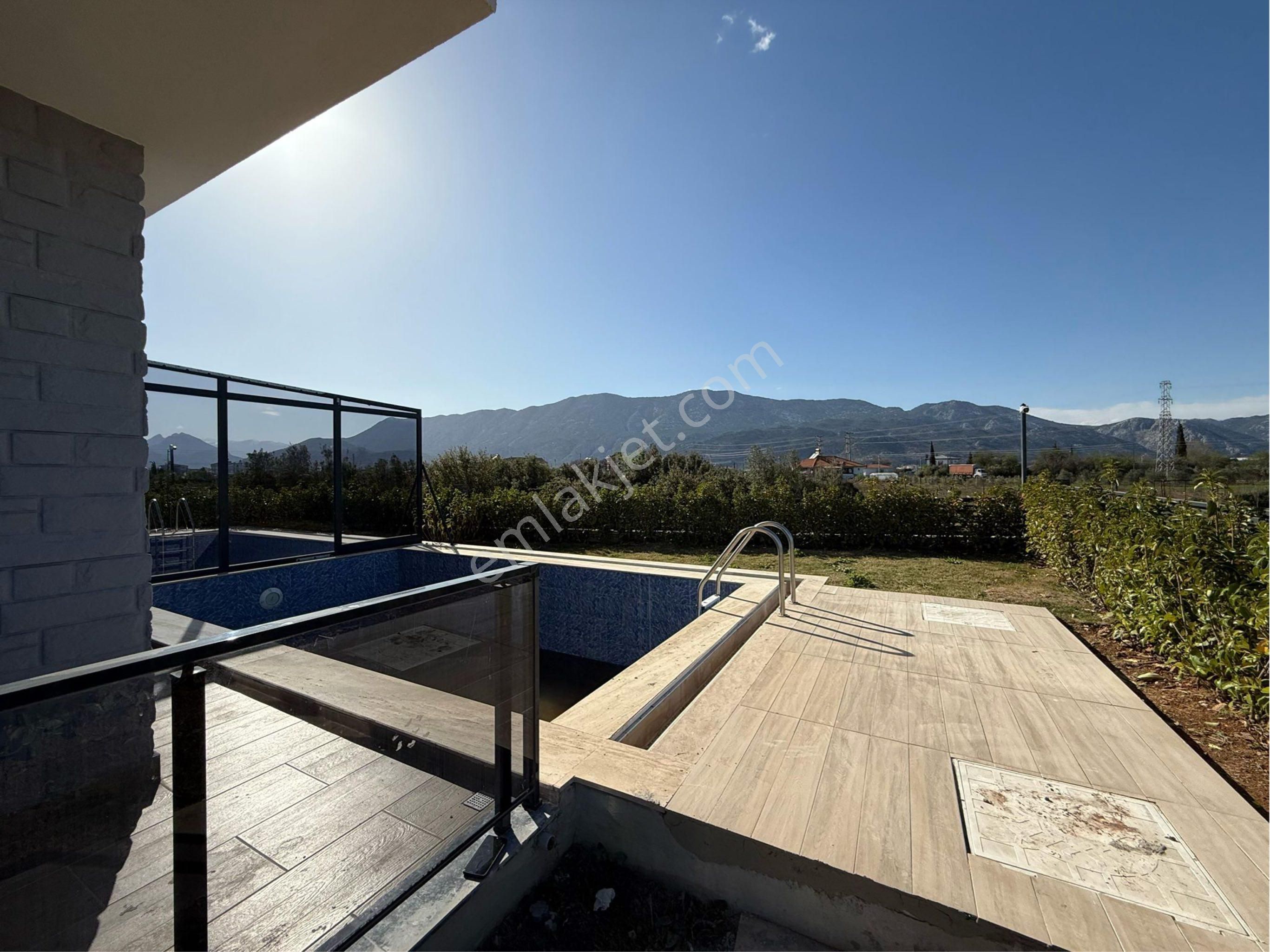 Döşemealtı Villa, Havuzlu, İkiz, Özel Havuz 350 M Bahçe İçine Yerleşmiş