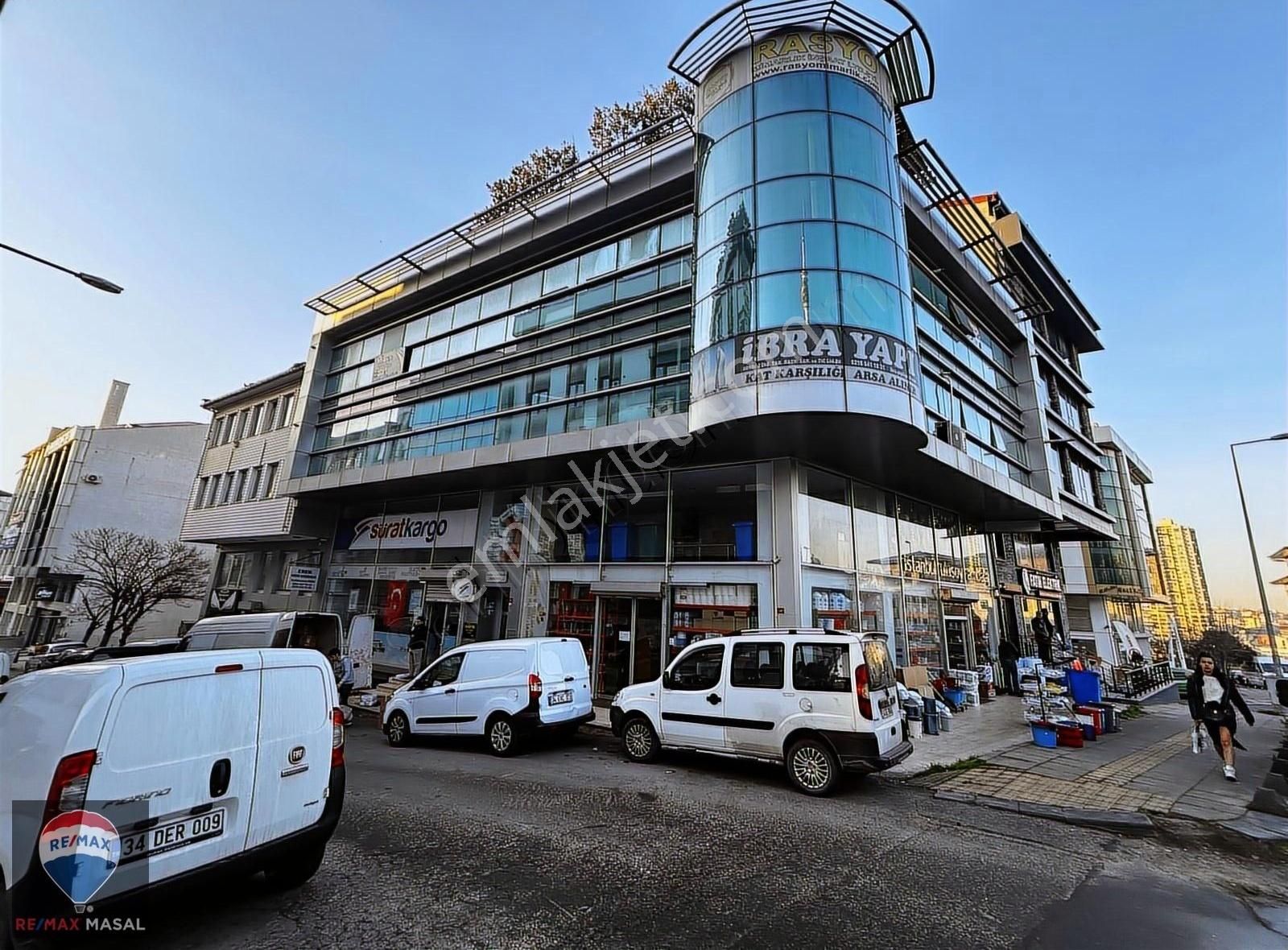 Çekmeköy Çavuşbaşı Caddesinde Satılık 105 M2 Plaza Katı Ofis