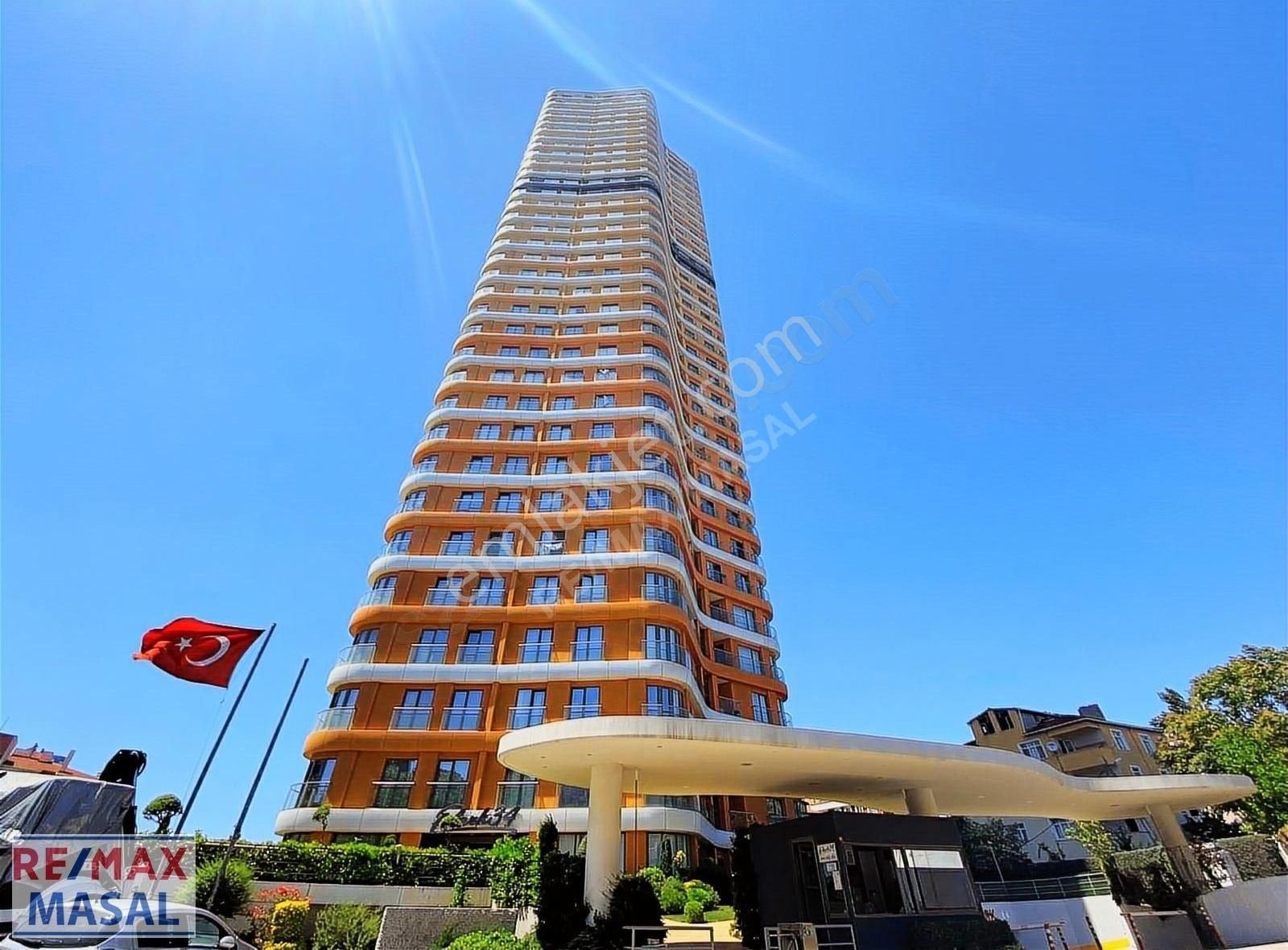 Kartal'da Deniz Manzaralı Park34 Sitesinde 3+1 Satılık Daire