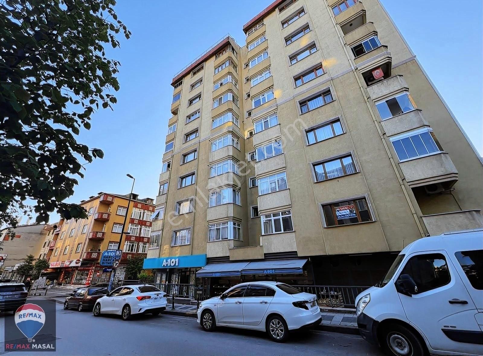 Ümraniye Şerifalide 3+1site İçinde Satılık Daire Tuğba Özakbulut