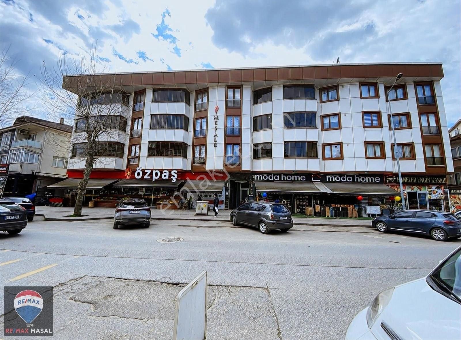Re/max Aşkar Eryiğit Hendek Meşale Caddede Satılık 2,5+1 Daire