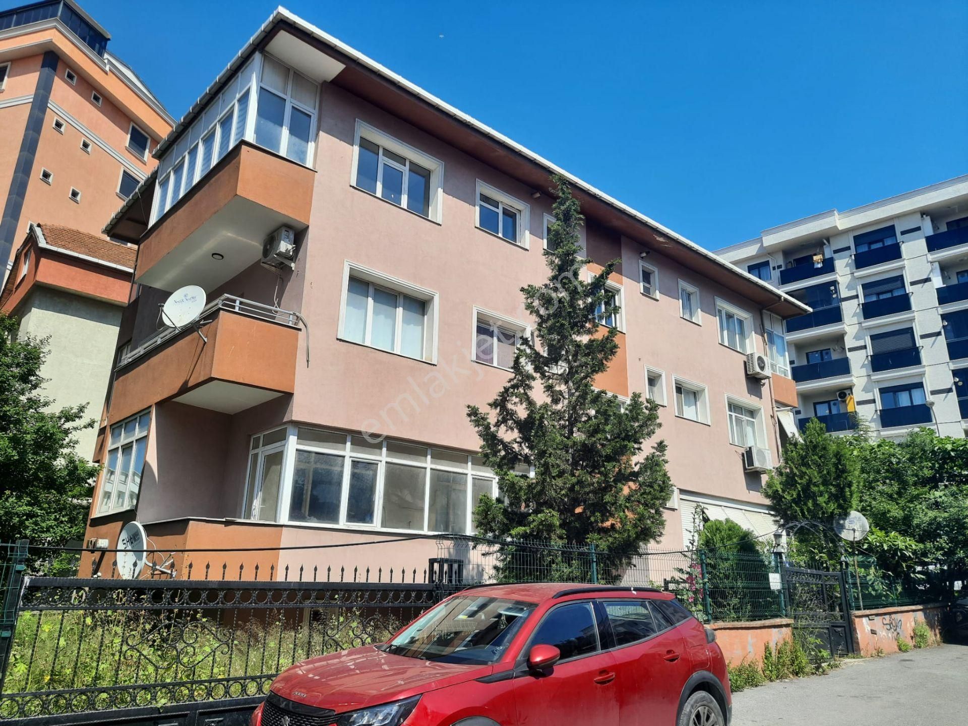 Pendik Bahçelievler Mh De Kiralık 2+1 Temiz Daire. Ara Kat.