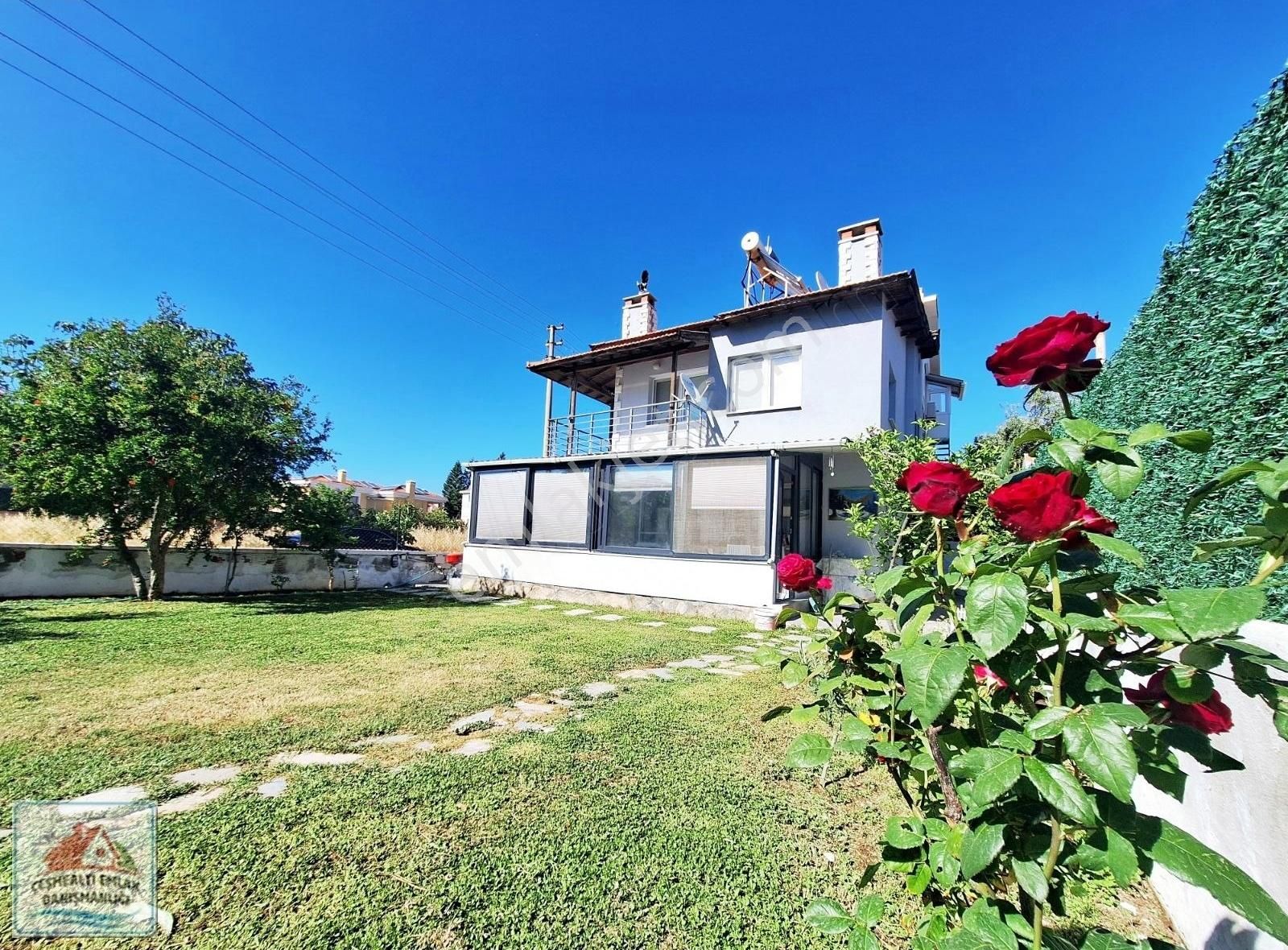 Urla Guvendik 40/80 İmarlı 415m2 Arsa İçinde Villa