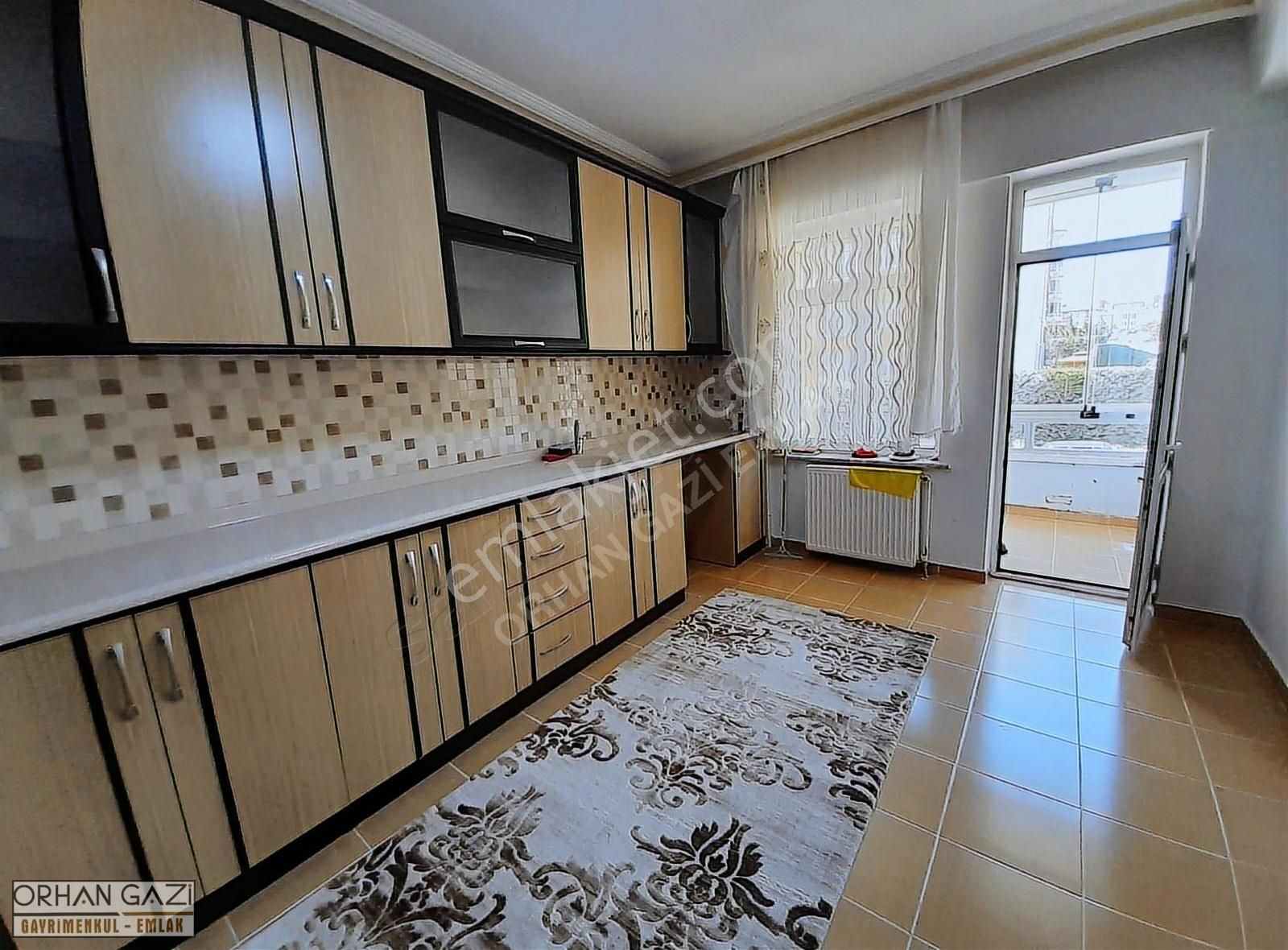 Orhan Gazi'den Yazır'^da Ara Kat Geniş Güney Cephe Daire