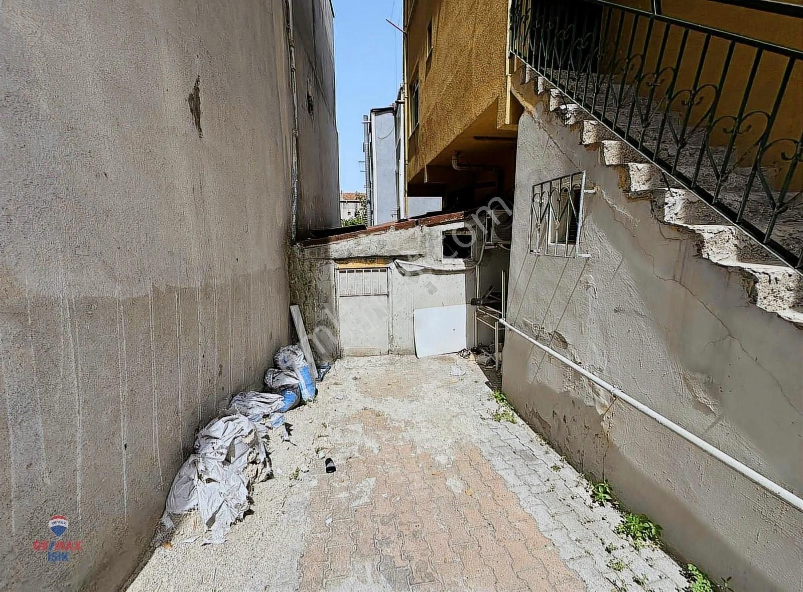 Sultanbeyli Hasanpaşada Hat Caddesinde 3+1 150 M2 Net