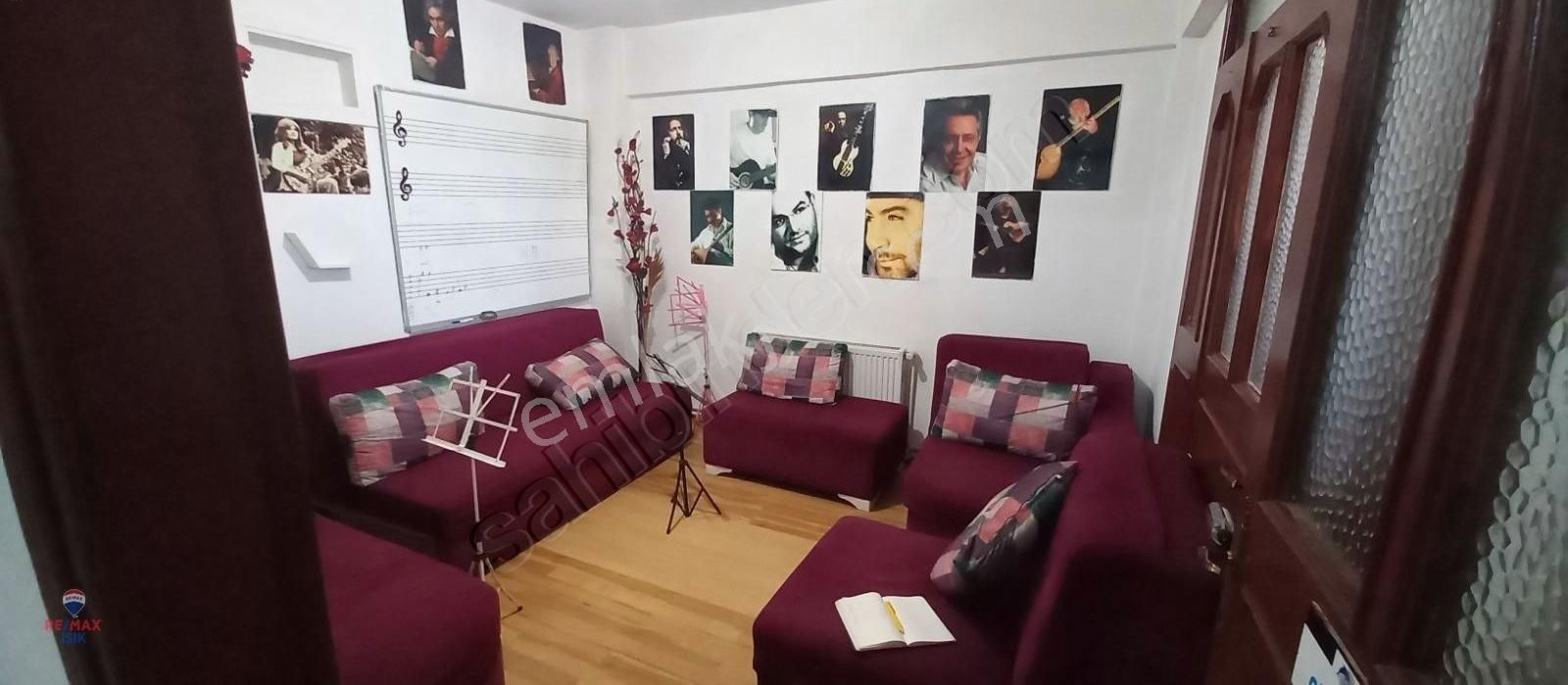 Sultanbeyli Merkez'de Fatih Bulvarı'nda Araç Takasına Uygun 2+1