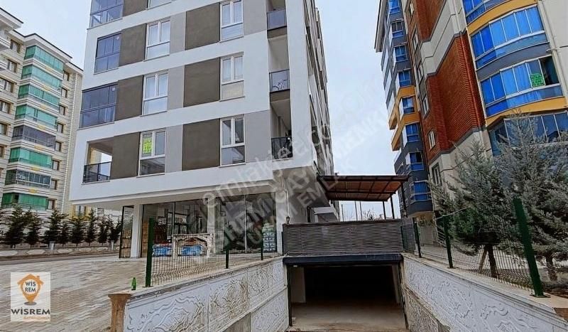 Hastane Yolu Cadde Üstü Satılık 3+1 Daire