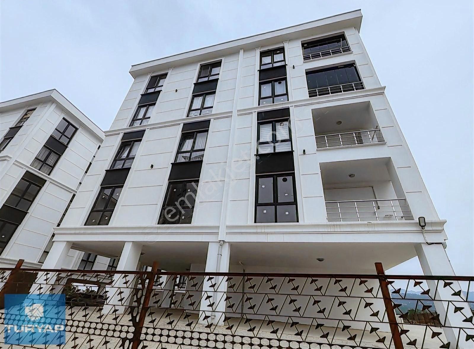 Karşıyaka'da Sıfır Manzaralı Önü Açık Geniş 2+1