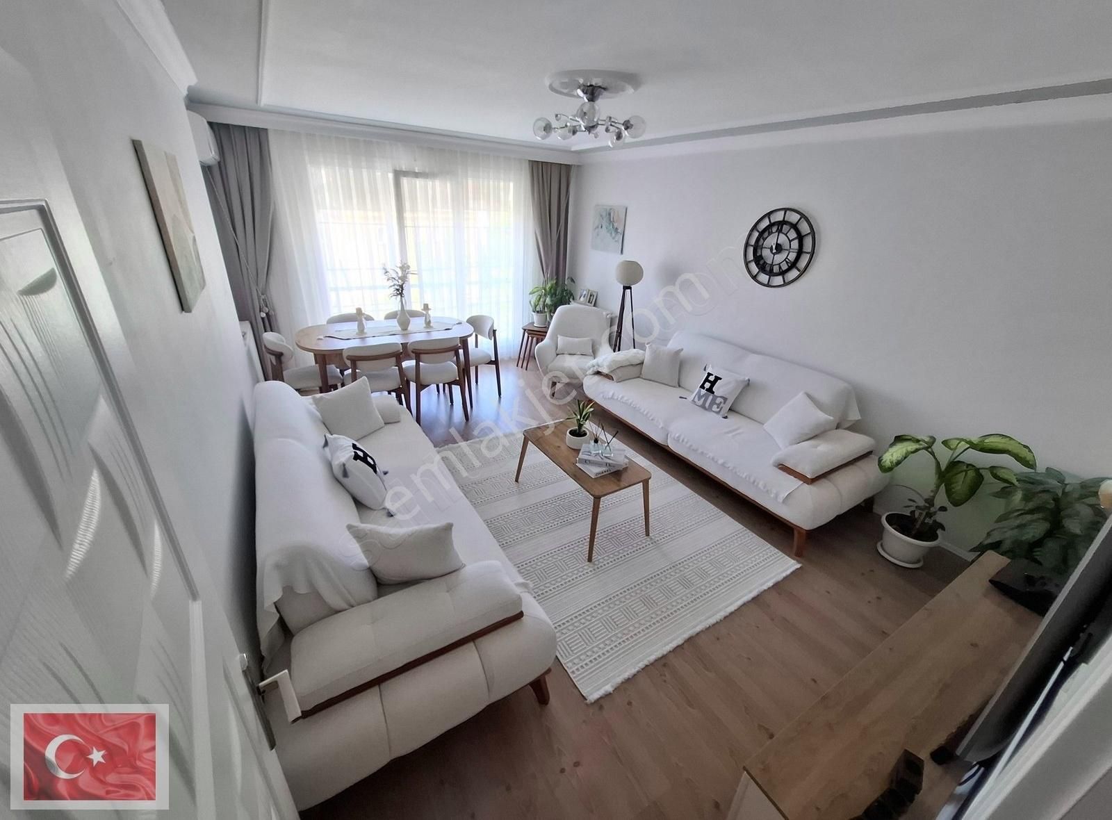 Caddeye Paralel 2+1 Geniş M2 Huzurun Ve Komşuların Güzel Olduğu