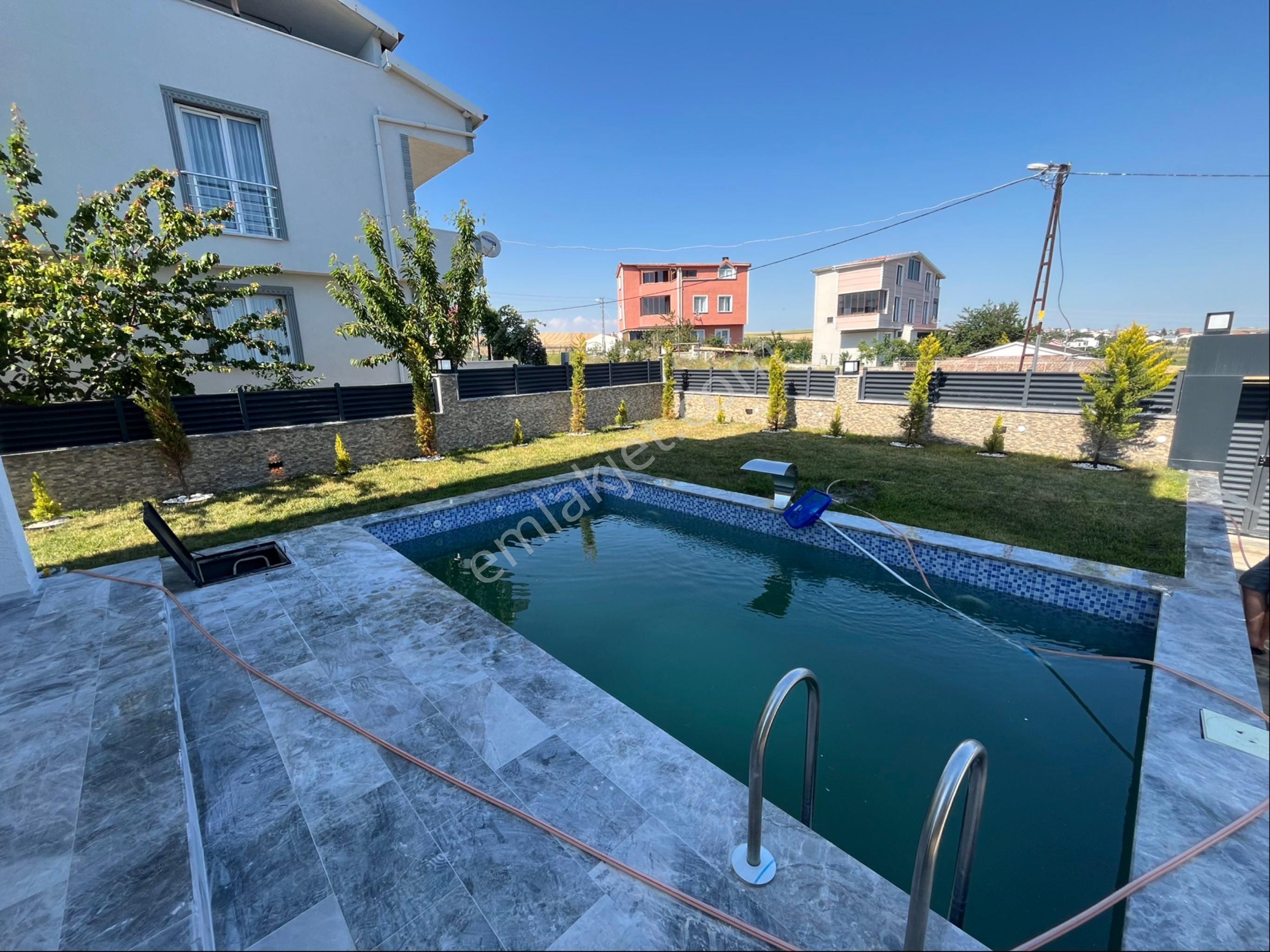 Çeşmeli Mahallesinde Havuzlu 4+1 Ful Deniz Manzaralı Lüks Villa - Görsel 10